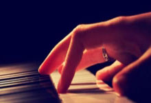 奥利塞法国队生涯首球是直接任意球，为年后第一人.